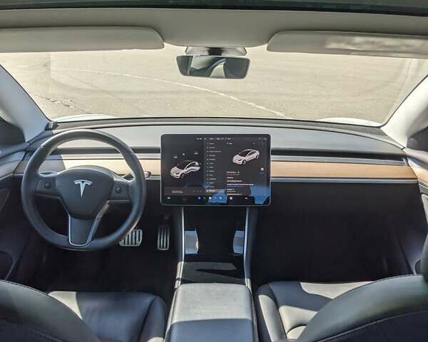 Белый Тесла Модель 3, объемом двигателя 0 л и пробегом 101 тыс. км за 23500 $, фото 13 на Automoto.ua