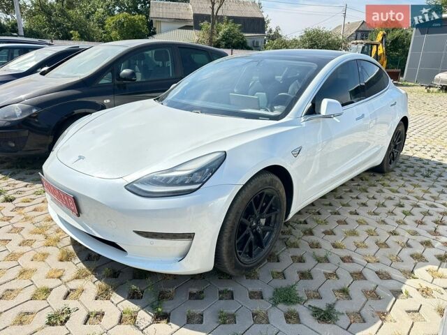 Белый Тесла Модель 3, объемом двигателя 0 л и пробегом 237 тыс. км за 13500 $, фото 1 на Automoto.ua