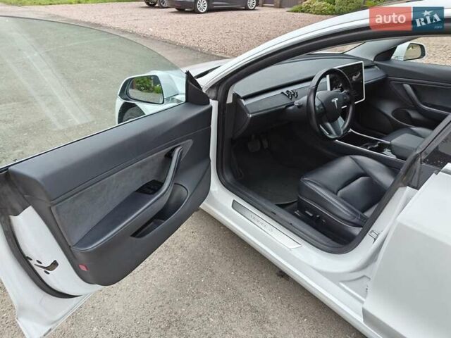 Білий Тесла Модель 3, об'ємом двигуна 0 л та пробігом 137 тис. км за 18600 $, фото 12 на Automoto.ua