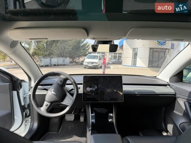 Белый Тесла Модель 3, объемом двигателя 0 л и пробегом 177 тыс. км за 12999 $, фото 36 на Automoto.ua