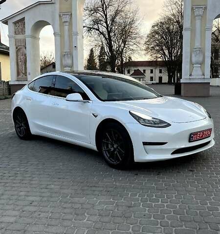 Белый Тесла Модель 3, объемом двигателя 0 л и пробегом 97 тыс. км за 19900 $, фото 6 на Automoto.ua