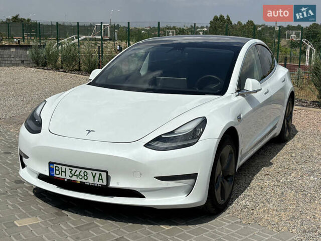 Білий Тесла Модель 3, об'ємом двигуна 0 л та пробігом 125 тис. км за 21990 $, фото 3 на Automoto.ua