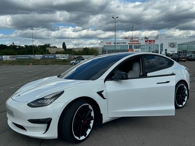 Белый Тесла Модель 3, объемом двигателя 0 л и пробегом 100 тыс. км за 20400 $, фото 4 на Automoto.ua