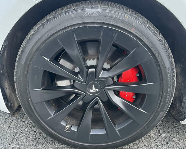 Белый Тесла Модель 3, объемом двигателя 0 л и пробегом 137 тыс. км за 17300 $, фото 17 на Automoto.ua