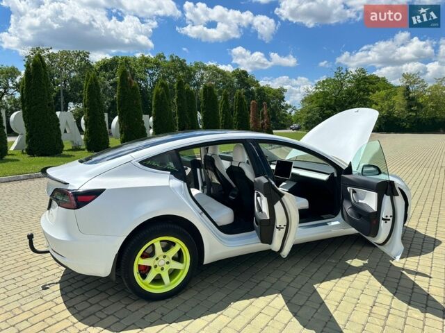 Белый Тесла Модель 3, объемом двигателя 0 л и пробегом 205 тыс. км за 15500 $, фото 2 на Automoto.ua