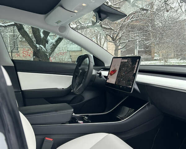 Белый Тесла Модель 3, объемом двигателя 0 л и пробегом 49 тыс. км за 17000 $, фото 12 на Automoto.ua