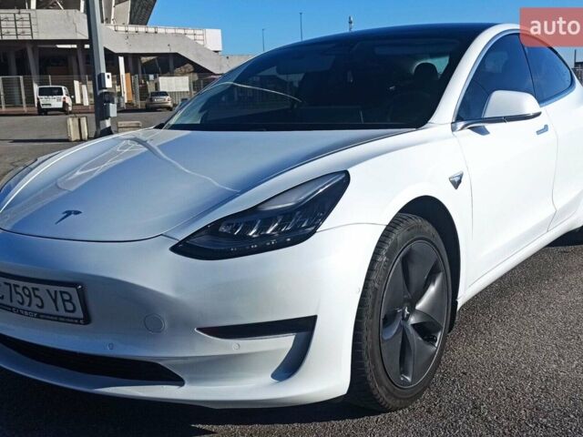 Белый Тесла Модель 3, объемом двигателя 0 л и пробегом 80 тыс. км за 19000 $, фото 11 на Automoto.ua