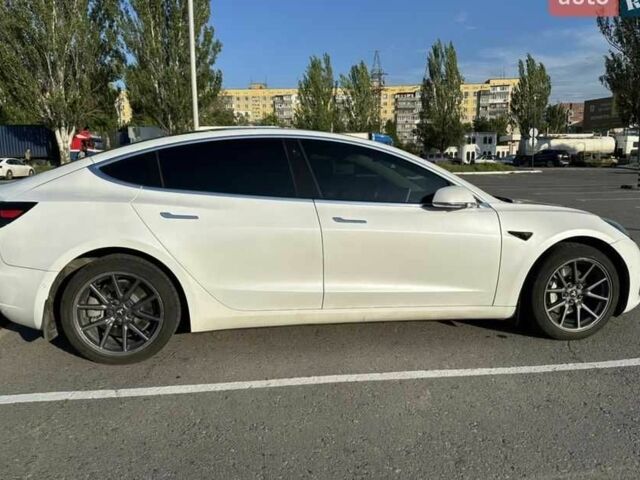 Білий Тесла Модель 3, об'ємом двигуна 0 л та пробігом 120 тис. км за 11538 $, фото 2 на Automoto.ua