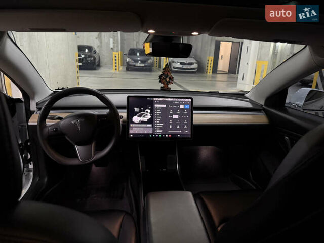 Білий Тесла Модель 3, об'ємом двигуна 0 л та пробігом 145 тис. км за 16900 $, фото 8 на Automoto.ua