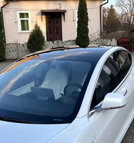 Белый Тесла Модель 3, объемом двигателя 0 л и пробегом 97 тыс. км за 19900 $, фото 4 на Automoto.ua