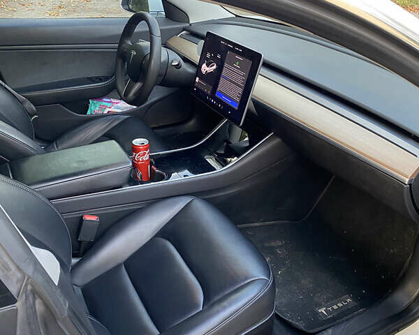 Белый Тесла Модель 3, объемом двигателя 0 л и пробегом 183 тыс. км за 13600 $, фото 12 на Automoto.ua