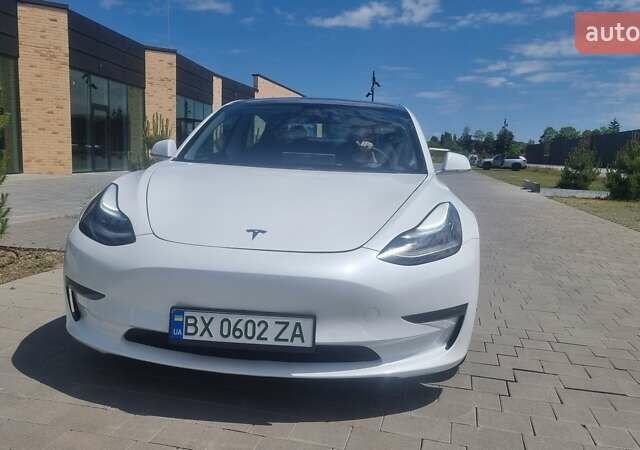 Тесла Модель 3 2019 у Хмельницькому на Automoto.ua Білий Тесла Модель 3, об'ємом двигуна 0 л та пробігом 55 тис. км за 20000 $, фото 2 на Automoto.ua