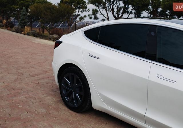 Білий Тесла Модель 3, об'ємом двигуна 0 л та пробігом 90 тис. км за 14000 $, фото 3 на Automoto.ua