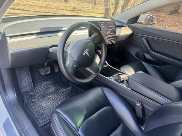 Білий Тесла Модель 3, об'ємом двигуна 0 л та пробігом 210 тис. км за 16500 $, фото 4 на Automoto.ua
