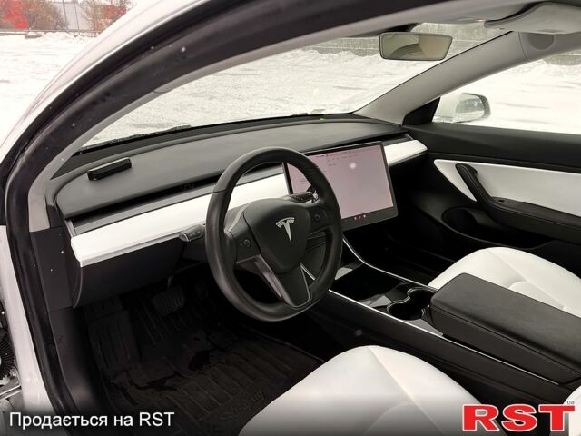 Білий Тесла Модель 3, об'ємом двигуна 0.18 л та пробігом 170 тис. км за 13900 $, фото 4 на Automoto.ua