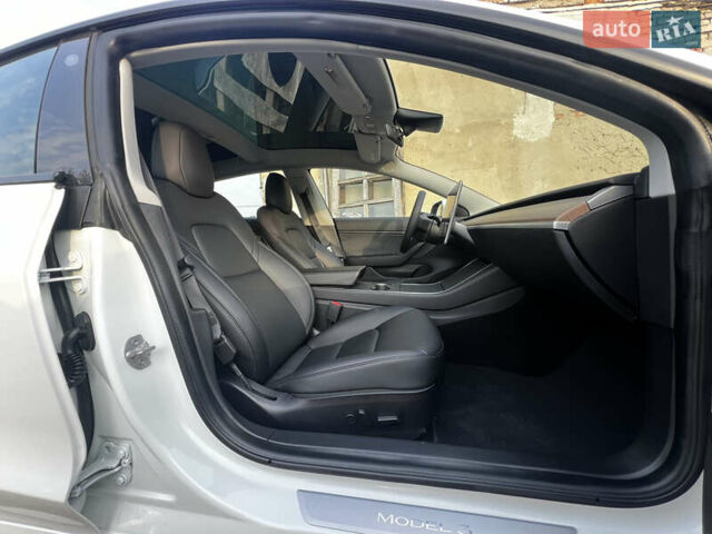 Белый Тесла Модель 3, объемом двигателя 0 л и пробегом 72 тыс. км за 22500 $, фото 14 на Automoto.ua