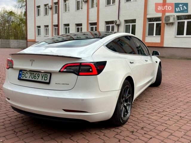 Білий Тесла Модель 3, об'ємом двигуна 0 л та пробігом 108 тис. км за 16400 $, фото 4 на Automoto.ua