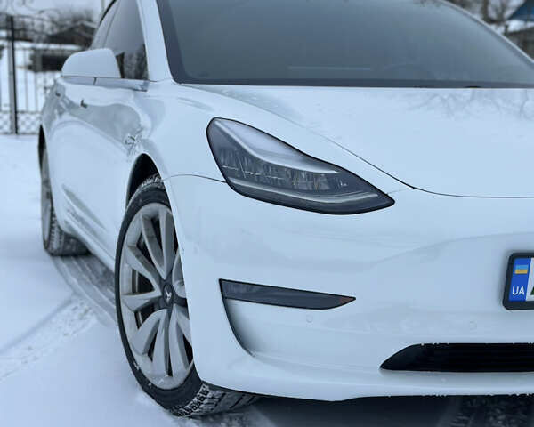 Белый Тесла Модель 3, объемом двигателя 0 л и пробегом 60 тыс. км за 19399 $, фото 4 на Automoto.ua