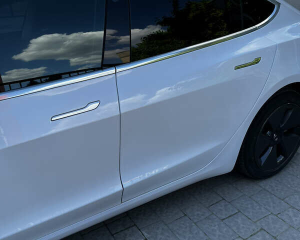 Белый Тесла Модель 3, объемом двигателя 0 л и пробегом 71 тыс. км за 22700 $, фото 10 на Automoto.ua