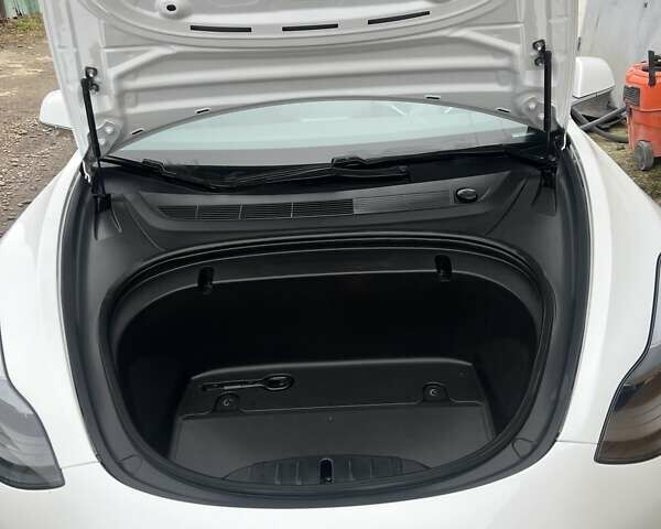 Белый Тесла Модель 3, объемом двигателя 0 л и пробегом 122 тыс. км за 19350 $, фото 1 на Automoto.ua