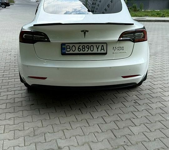 Белый Тесла Модель 3, объемом двигателя 0 л и пробегом 99 тыс. км за 15490 $, фото 6 на Automoto.ua