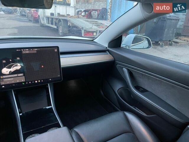 Белый Тесла Модель 3, объемом двигателя 0 л и пробегом 160 тыс. км за 11500 $, фото 20 на Automoto.ua