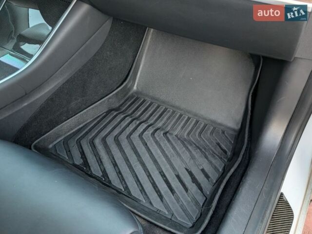 Белый Тесла Модель 3, объемом двигателя 0 л и пробегом 120 тыс. км за 19800 $, фото 47 на Automoto.ua