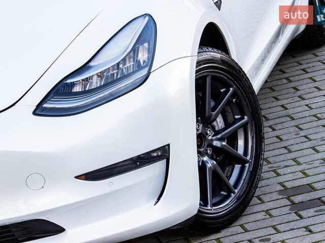 Белый Тесла Модель 3, объемом двигателя 0 л и пробегом 146 тыс. км за 17500 $, фото 7 на Automoto.ua