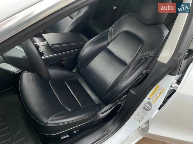 Білий Тесла Модель 3, об'ємом двигуна 0 л та пробігом 130 тис. км за 17200 $, фото 24 на Automoto.ua