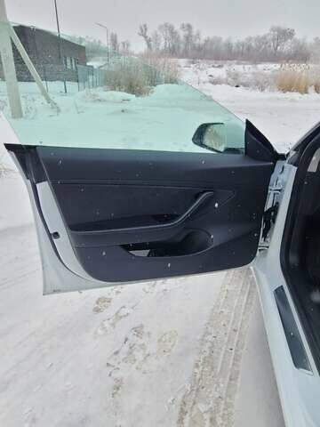 Білий Тесла Модель 3, об'ємом двигуна 0 л та пробігом 130 тис. км за 15500 $, фото 10 на Automoto.ua