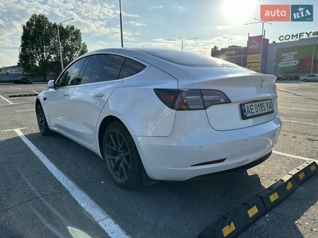 Белый Тесла Модель 3, объемом двигателя 0 л и пробегом 133 тыс. км за 16899 $, фото 2 на Automoto.ua