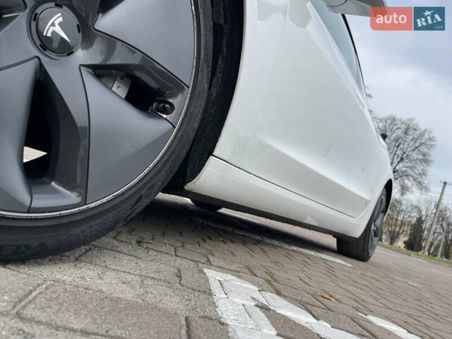 Белый Тесла Модель 3, объемом двигателя 0 л и пробегом 120 тыс. км за 17000 $, фото 23 на Automoto.ua