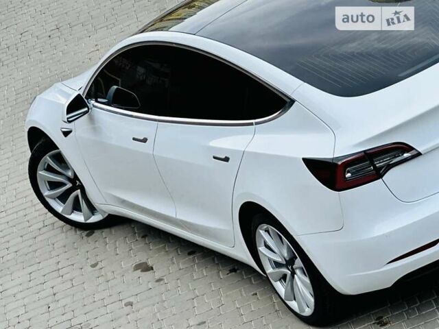 Білий Тесла Модель 3, об'ємом двигуна 0 л та пробігом 17 тис. км за 28200 $, фото 22 на Automoto.ua