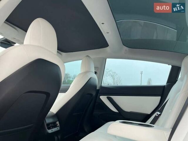 Белый Тесла Модель 3, объемом двигателя 0 л и пробегом 100 тыс. км за 18400 $, фото 7 на Automoto.ua