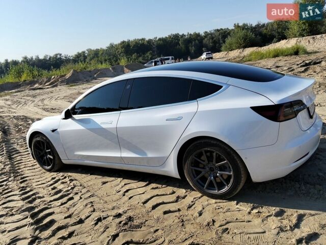 Белый Тесла Модель 3, объемом двигателя 0 л и пробегом 140 тыс. км за 16200 $, фото 1 на Automoto.ua