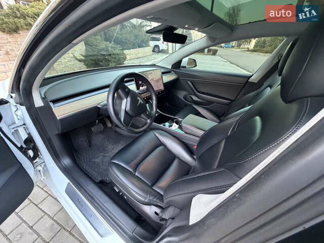 Белый Тесла Модель 3, объемом двигателя 0 л и пробегом 95 тыс. км за 17500 $, фото 8 на Automoto.ua