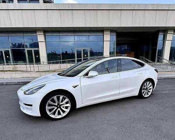 Білий Тесла Модель 3, об'ємом двигуна 0 л та пробігом 64 тис. км за 17350 $, фото 15 на Automoto.ua