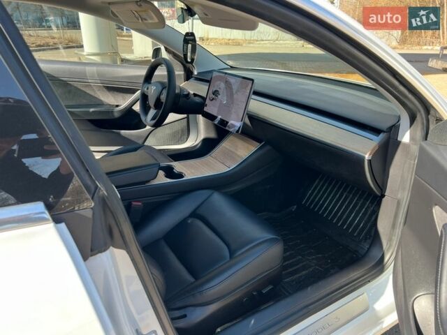 Білий Тесла Модель 3, об'ємом двигуна 0 л та пробігом 175 тис. км за 14700 $, фото 13 на Automoto.ua