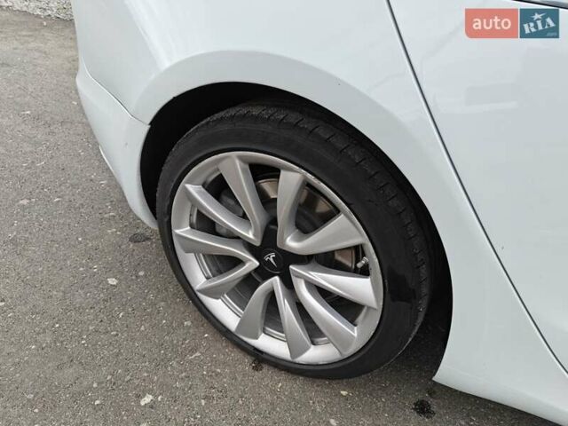 Білий Тесла Модель 3, об'ємом двигуна 0 л та пробігом 137 тис. км за 18600 $, фото 31 на Automoto.ua