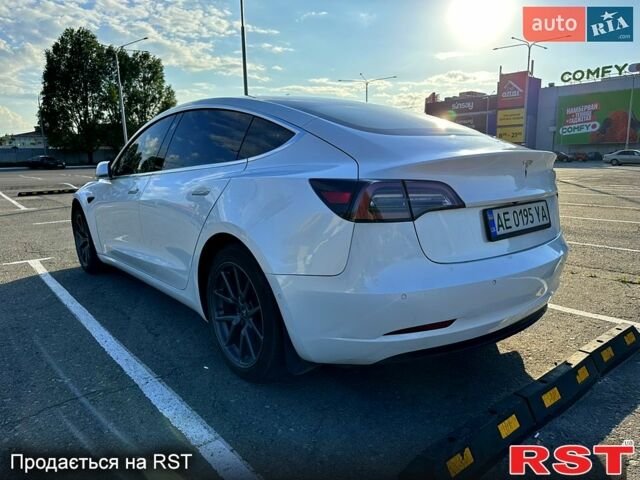 Белый Тесла Модель 3, объемом двигателя 0 л и пробегом 132 тыс. км за 17300 $, фото 2 на Automoto.ua