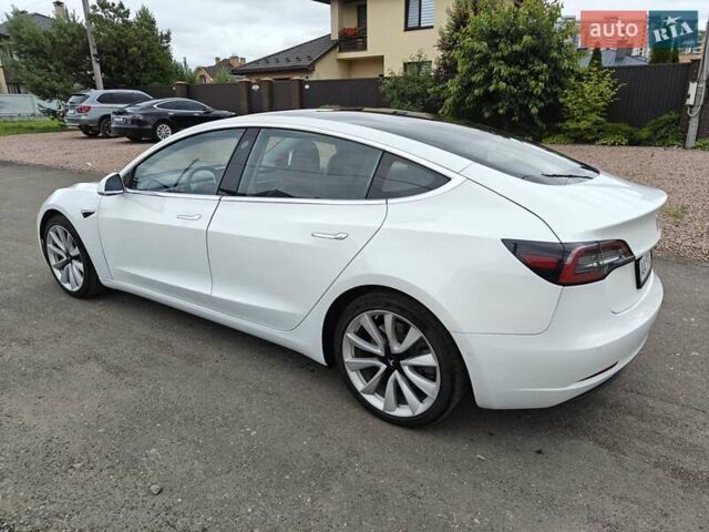 Білий Тесла Модель 3, об'ємом двигуна 0 л та пробігом 137 тис. км за 18600 $, фото 1 на Automoto.ua