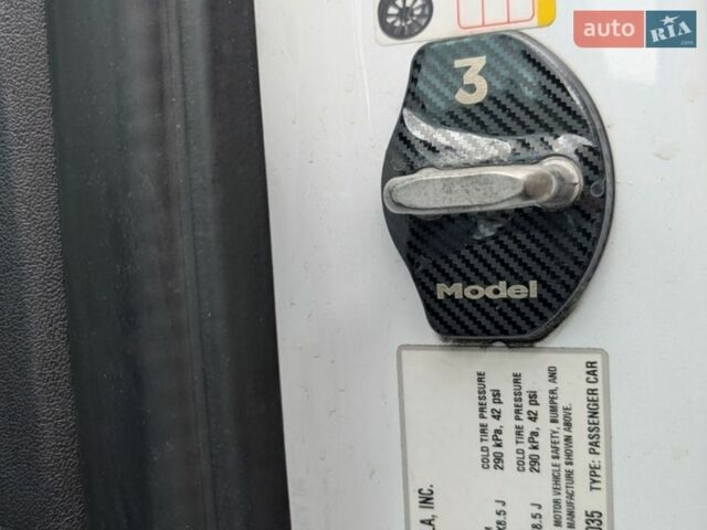 Белый Тесла Модель 3, объемом двигателя 0 л и пробегом 120 тыс. км за 19800 $, фото 33 на Automoto.ua