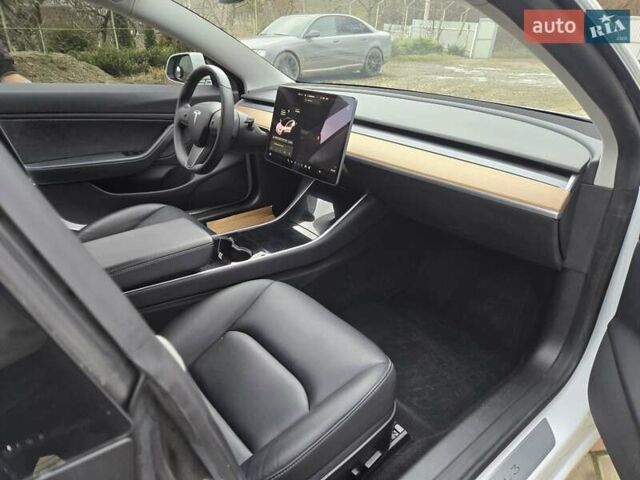 Белый Тесла Модель 3, объемом двигателя 0 л и пробегом 41 тыс. км за 15900 $, фото 9 на Automoto.ua
