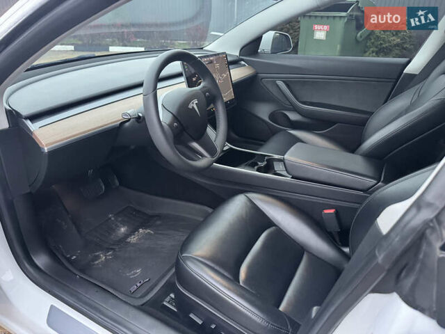 Белый Тесла Модель 3, объемом двигателя 0 л и пробегом 132 тыс. км за 17900 $, фото 55 на Automoto.ua