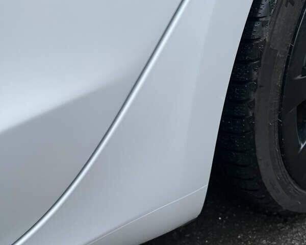 Белый Тесла Модель 3, объемом двигателя 0 л и пробегом 137 тыс. км за 17300 $, фото 9 на Automoto.ua