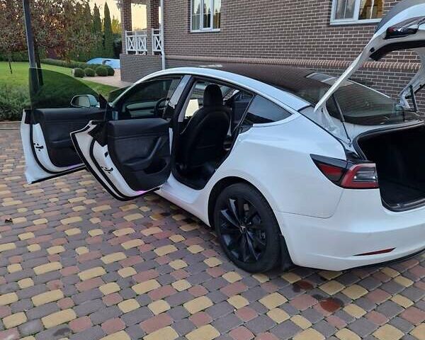 Белый Тесла Модель 3, объемом двигателя 0 л и пробегом 135 тыс. км за 20500 $, фото 18 на Automoto.ua