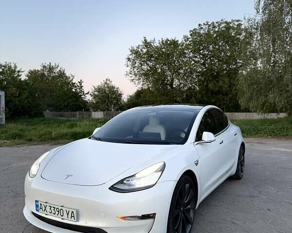 Белый Тесла Модель 3, объемом двигателя 0 л и пробегом 57 тыс. км за 21000 $, фото 4 на Automoto.ua