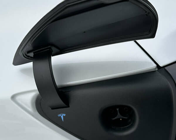 Белый Тесла Модель 3, объемом двигателя 0 л и пробегом 45 тыс. км за 15700 $, фото 24 на Automoto.ua