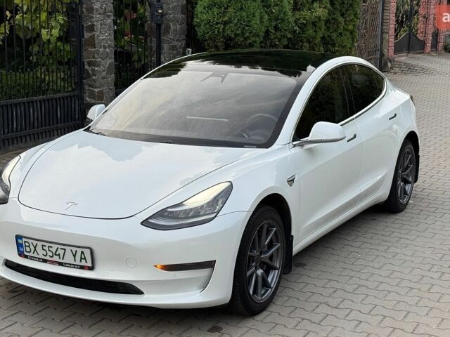 Білий Тесла Модель 3, об'ємом двигуна 0 л та пробігом 122 тис. км за 13950 $, фото 2 на Automoto.ua