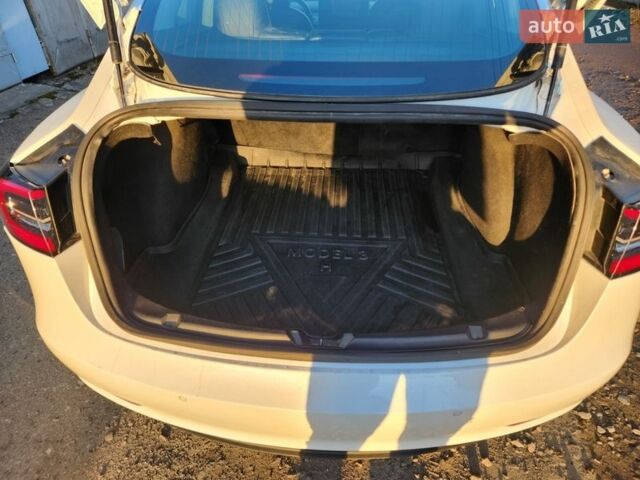 Белый Тесла Модель 3, объемом двигателя 0 л и пробегом 183 тыс. км за 15250 $, фото 32 на Automoto.ua